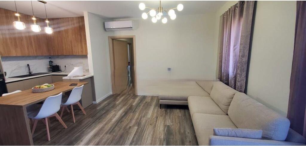 ULET CMIMI. Apartament 2+1+2+ Post parkimi, Tek komisariati Nr 4 Rr e Dibres! 270,000 €