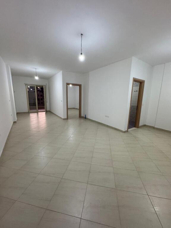 Shitet apartament