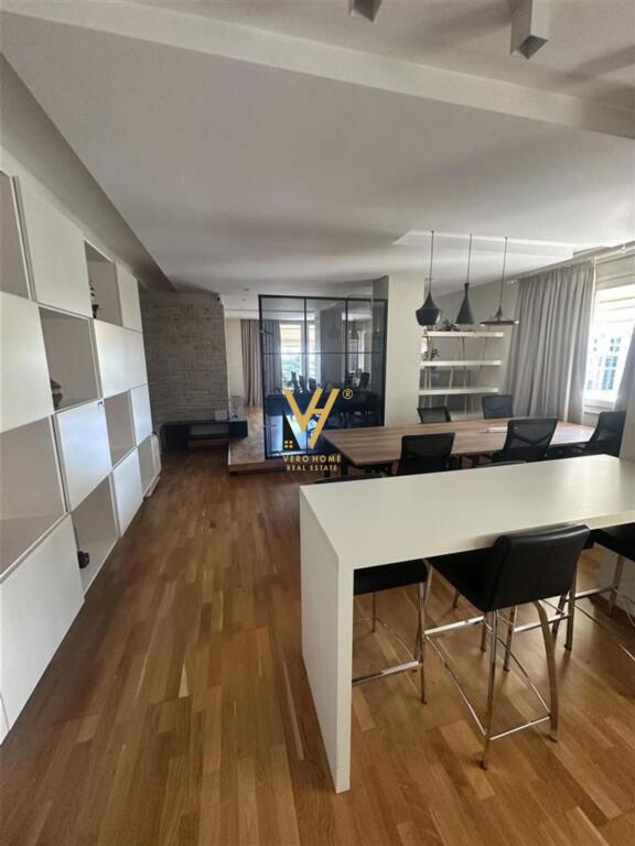 JEPET ZYRE 140 M2 ME QIRA NE BLLOK 3.800 EURO