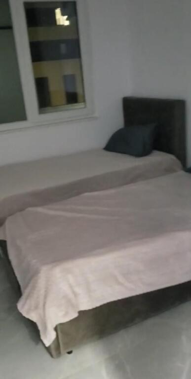 Affittasi appartamento 2+1, Shkoze vicino alla scuola elementare Androkli Kostollari 550 mila lek