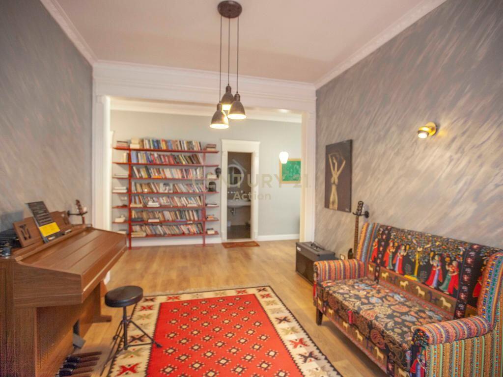 Jepet per qira super Apartament 2+1+2+Parkim tek Liqeni i Thate! 1,950 € /Muaj