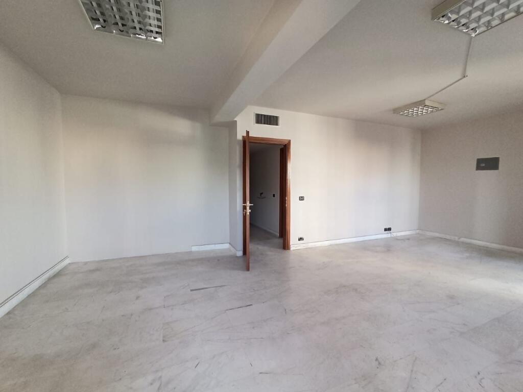 OFFICE FOR RENT 130 M2 CENTER 1800 EURO