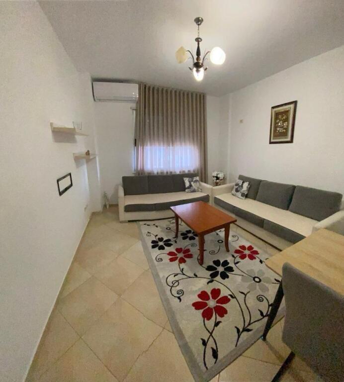 2+1,arredato presso hotel marinaj ad astir,prezzo 500 mila leke