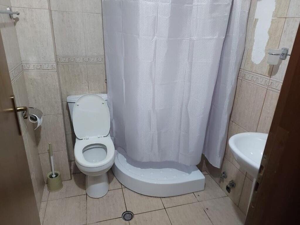 **JEPEt ME QIRA APARTAMENT 1+1 TEK ISH-EKPOZITA