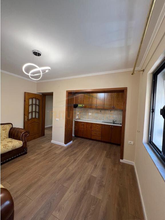 Shitet, Apartament 2+1, Oxhaku, Tirane.