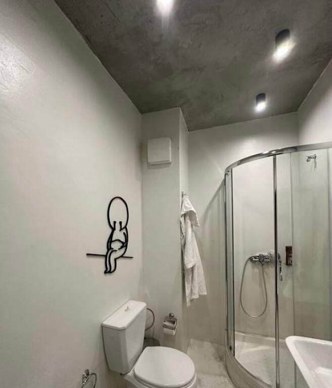 Apartament elegant 1+1 me ballkon dhe pamje panoramike – Bulevardi “Zogu i Parë”, Qendër, 650€/muaj