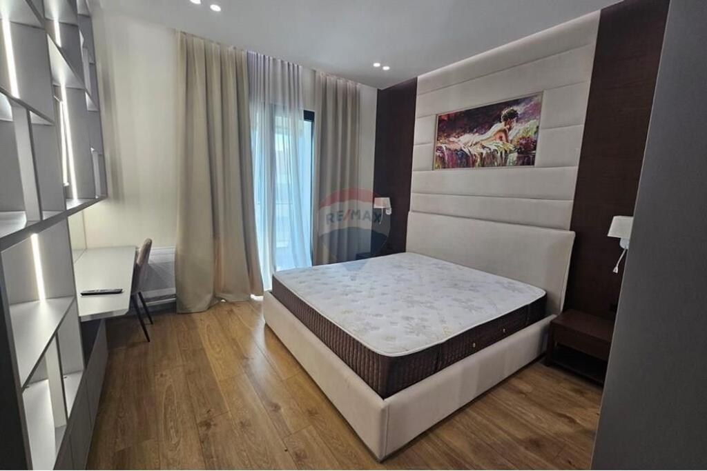 Apartament - Për Qira - Square 21, Tiranë