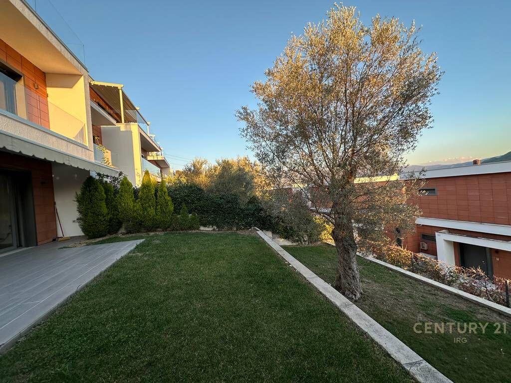 Villa nella Residenza Olive Grove! 2.500 € /Mese