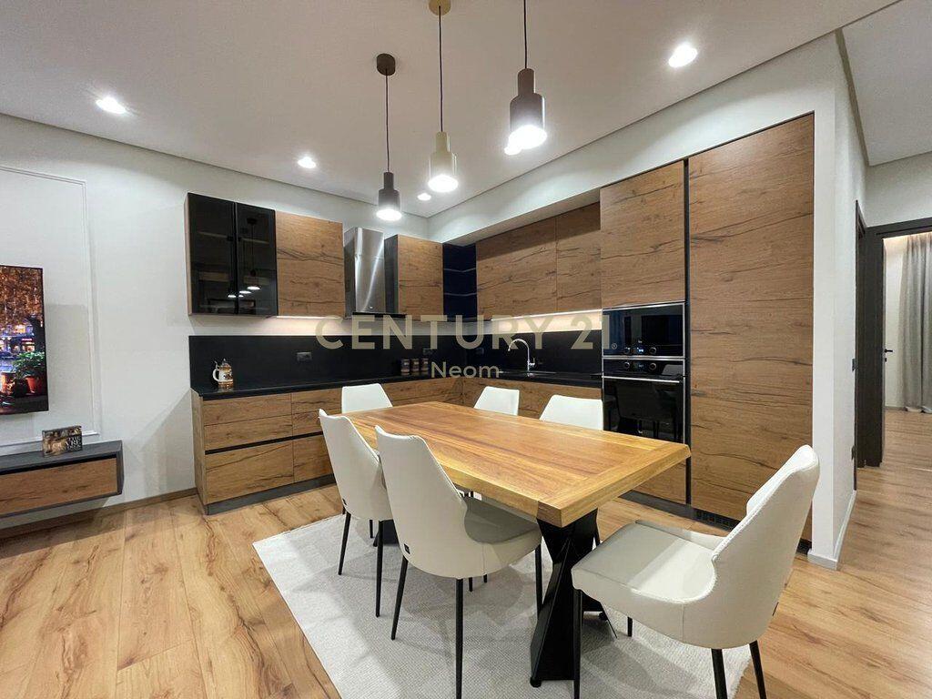 🏡 Qira – Apartament 2+1 në Secret Garden, Tiranë