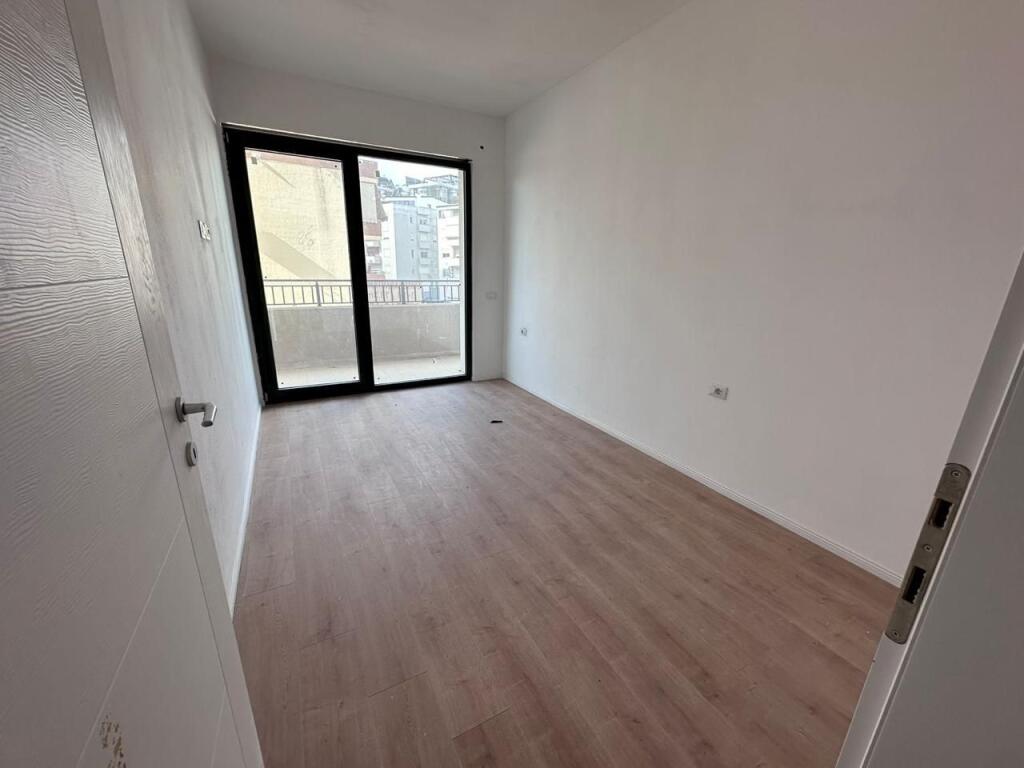 Apartament per shitje 1+1 tek Liqeni i Thate