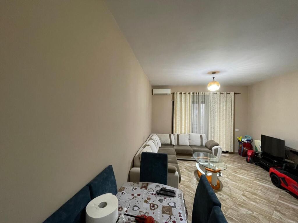 Jepet me qera apartament 2+1+2 Astir 600€!