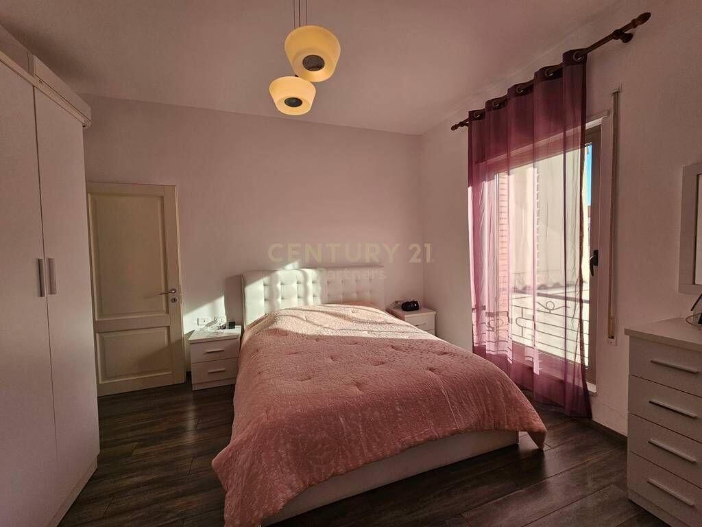 Shitet apartament 3+1+2 në Kompleksin “Delijorgji”