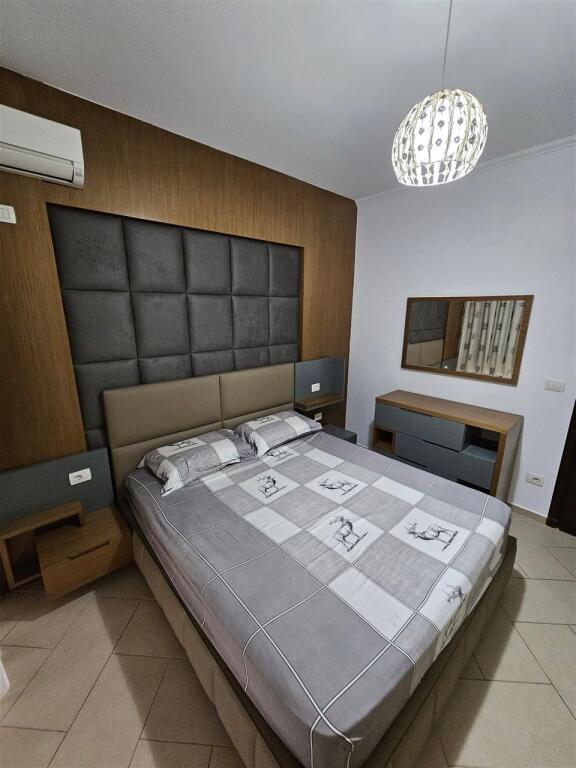 Jepet me qera apartament 2+1 tek Liqeni i Thate