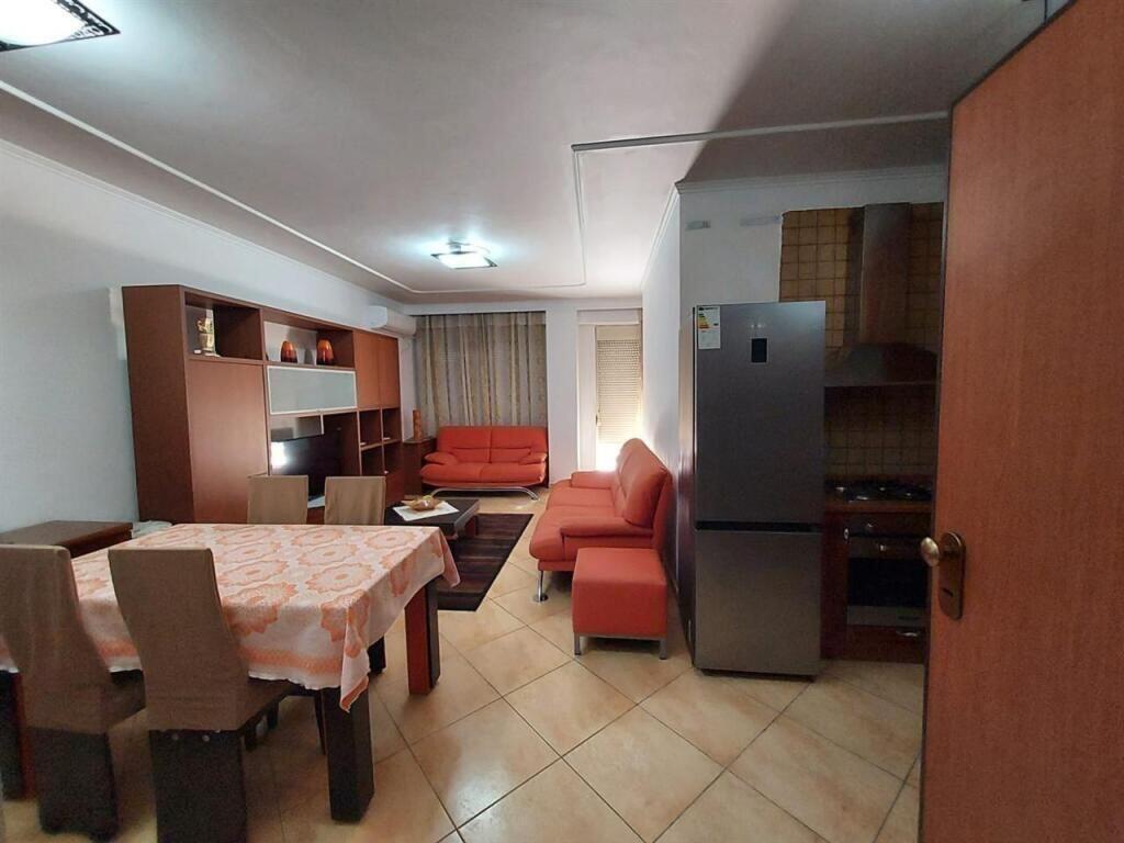 Jepet me qera apartament 1+1 i mobiluar tek Delijorgji