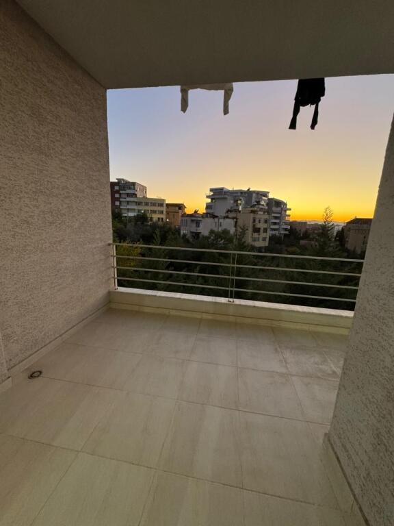 Shitet apartament