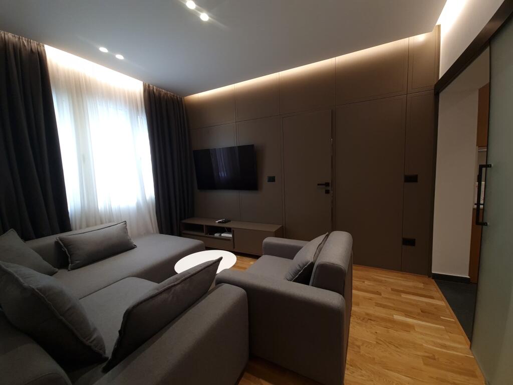 1+1, arredato vicino a Garden Residence, via e Kavajës, prezzo 700 mila lek