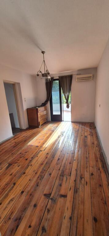 🏠 Jepet me qira vilë 2+1 + hyrje 1+1 📍 Rruga e Dibrës, tek Selvia