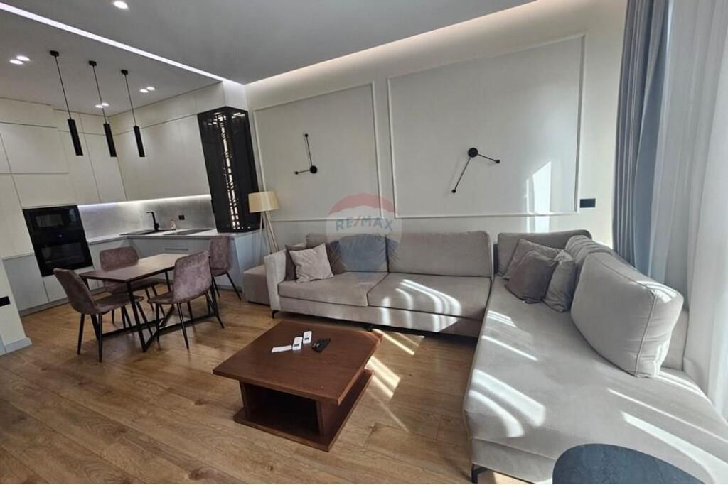 Apartament - Për Qira - Square 21, Tiranë