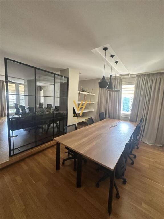 JEPET ZYRE 140 M2 ME QIRA NE BLLOK 3.800 EURO
