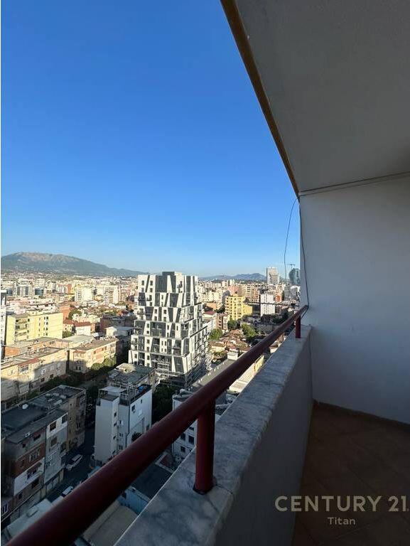Jepet me qira apartament 1+1 me ballkon tek Bulevardi “Zogu i Parë”, Qendër, Tiranë!