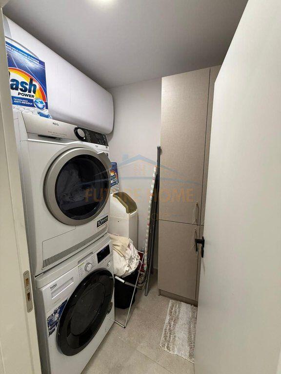 Shitet apartament 3+1+2+depo + 2 poste parkimi Kopshti Botanik