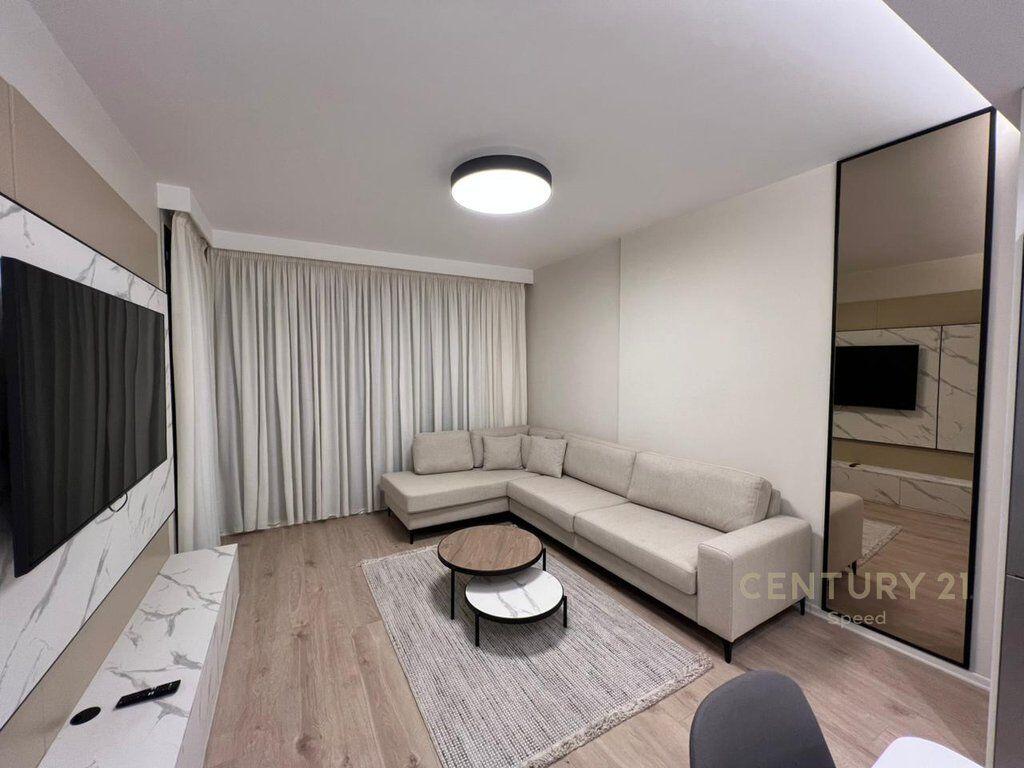 Apartament 1+1 + post parkimi ne rrugen e Barrikadave, prane Qendres!