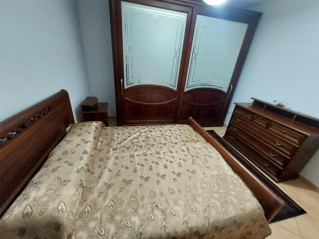 Jepet me qera apartament 1+1 i mobiluar tek Delijorgji
