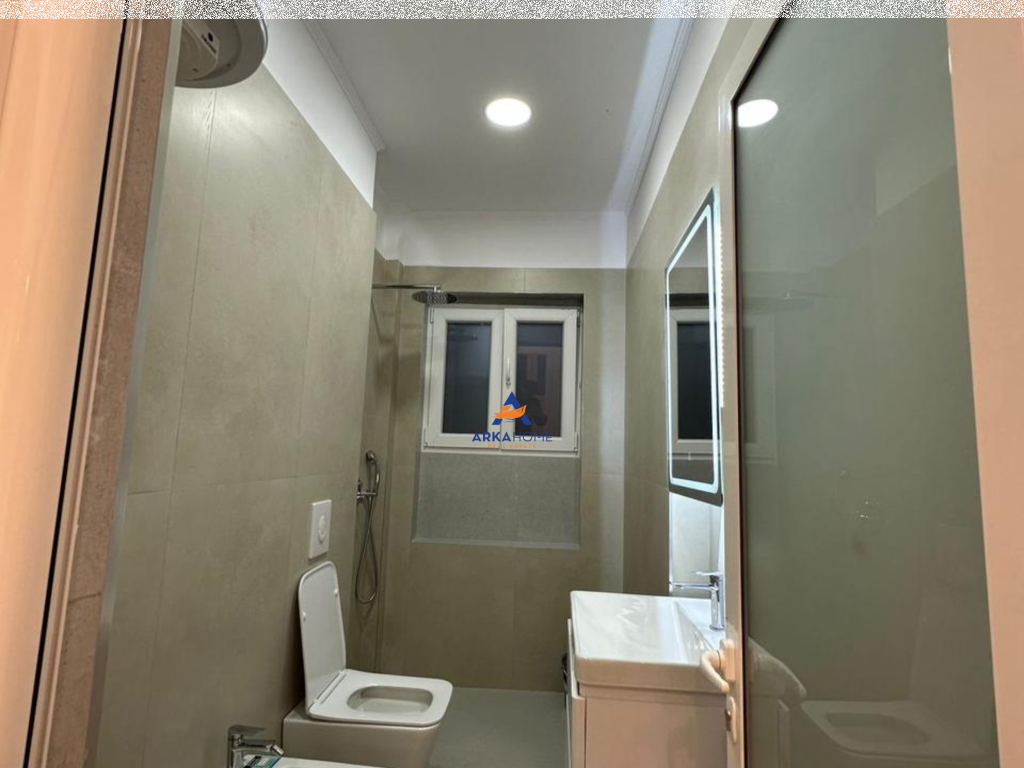 UFFICIO IN AFFITTO 2+1+2 BALCONI "COMUNE DI PARIGI" 750.000 LEKE
