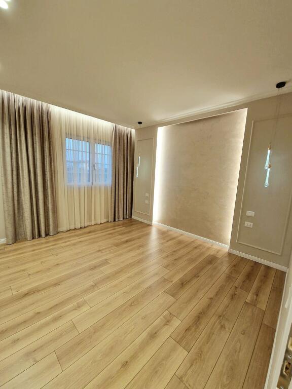 Luxury villa, 5 km from Qerreti beach, (entrance to the northern ring of Kavaja)