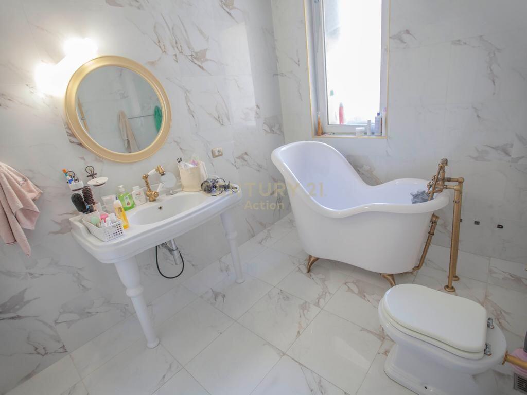 Jepet per qira super Apartament 2+1+2+Parkim tek Liqeni i Thate! 1,950 € /Muaj