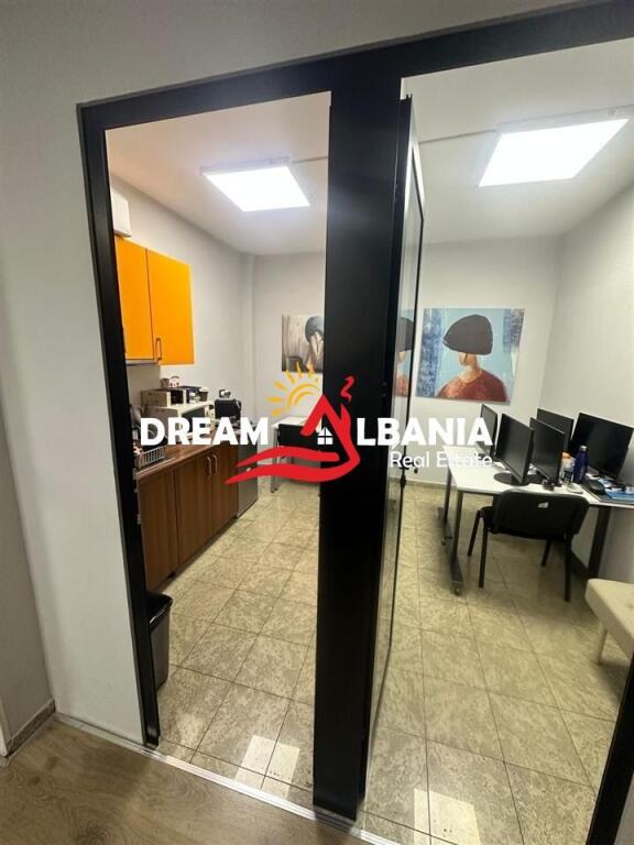 Zyrë me qira në Rrugën Brigada VIII, Bllok (ID 42611387)
