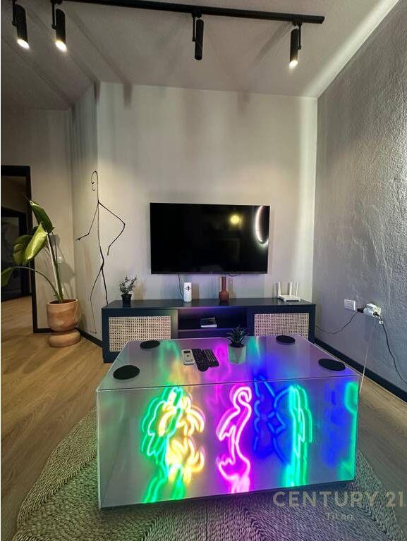 Jepet me qira apartament 1+1 me ballkon tek Bulevardi “Zogu i Parë”, Qendër, Tiranë!