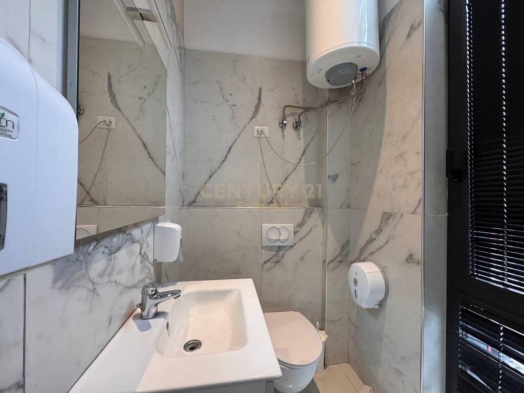 Ambient Biznesi / Zyre me qira tek 'Park Gate', Rruga e Elbasanit 3,000 € /Muaj Sip. Totale  160m2
