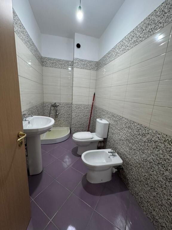 Shitet apartament