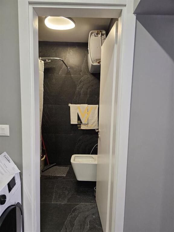 JEPET APARTAMENT 1+1 ME QIRA TE RRUGA FORTUZI 700 EURO