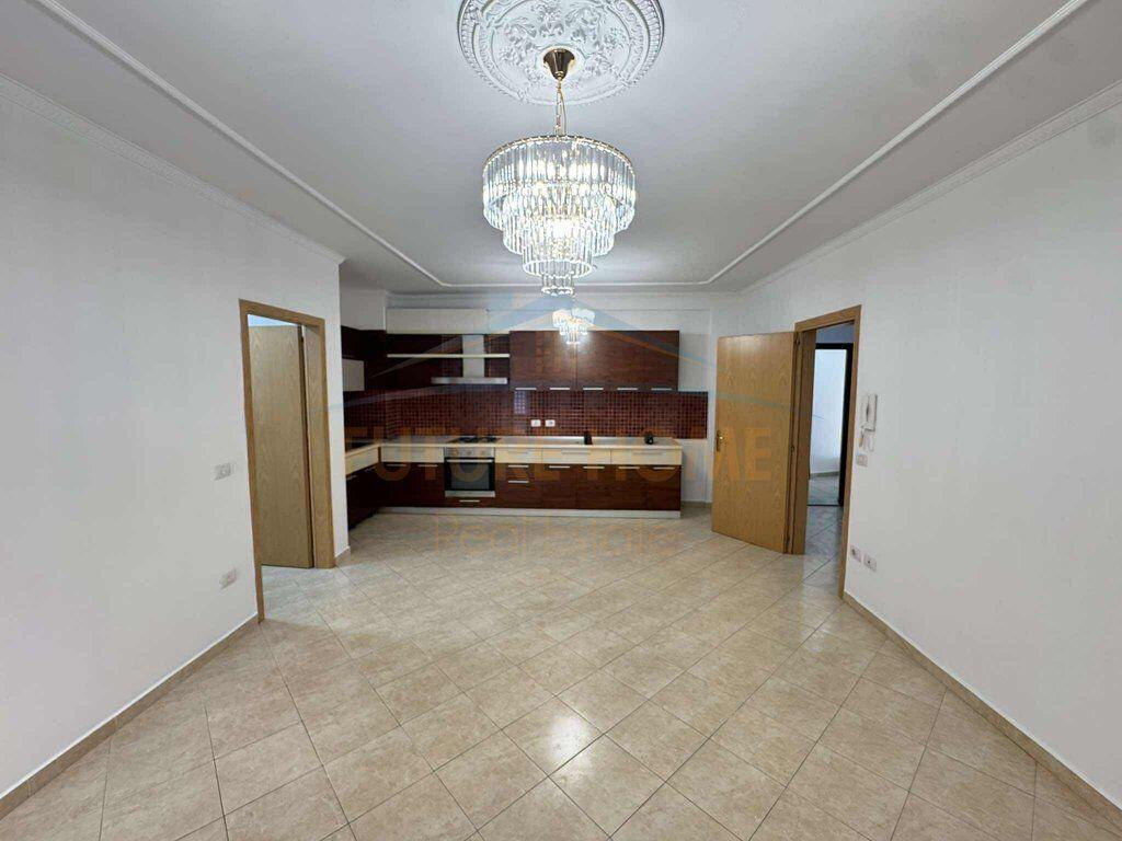 In vendita, appartamento 2+1+2 a “Lin” Yzberisht, Tirana