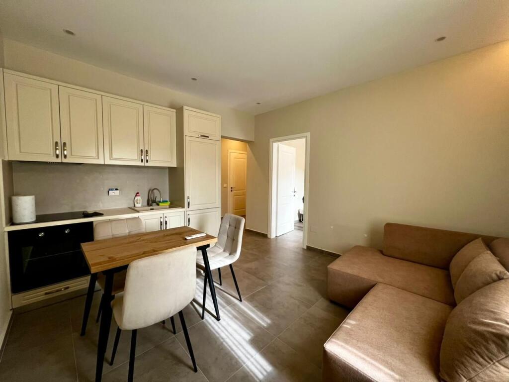 Jepet me Qera Apartament 1+1