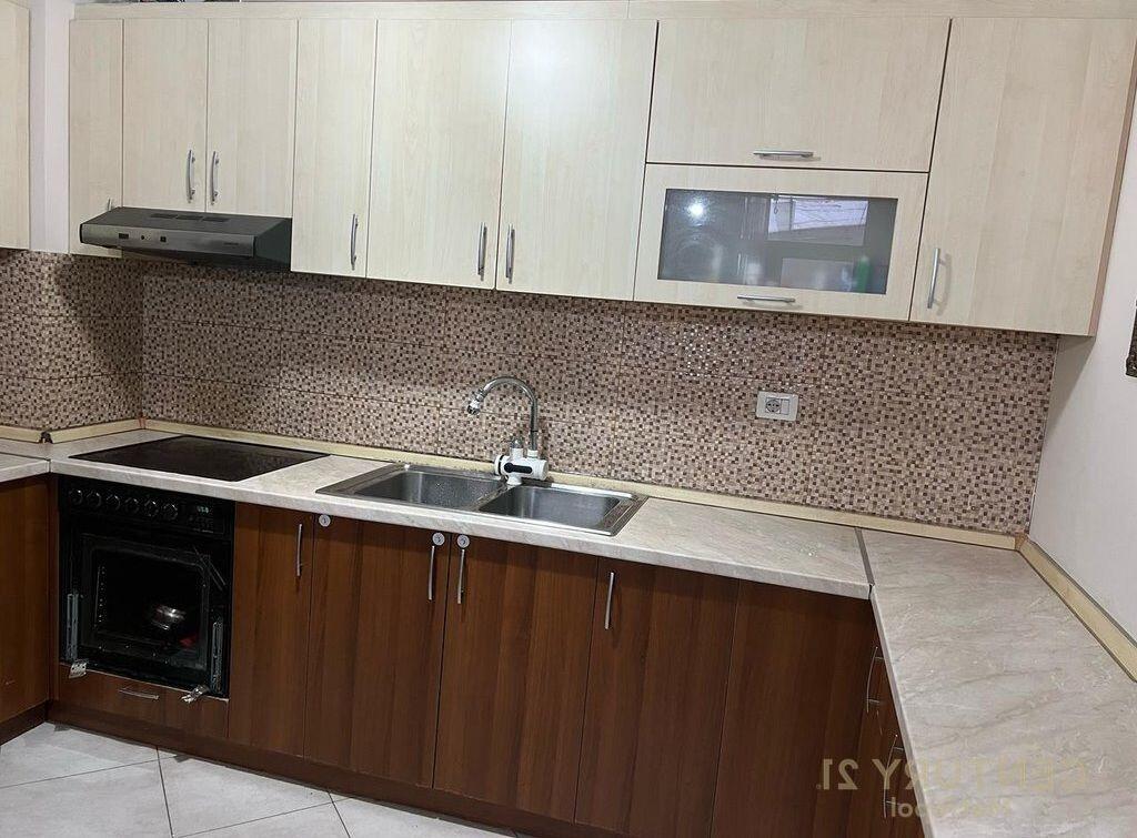 We rent a 1+1 apartment at Petro Nini Luarasi.