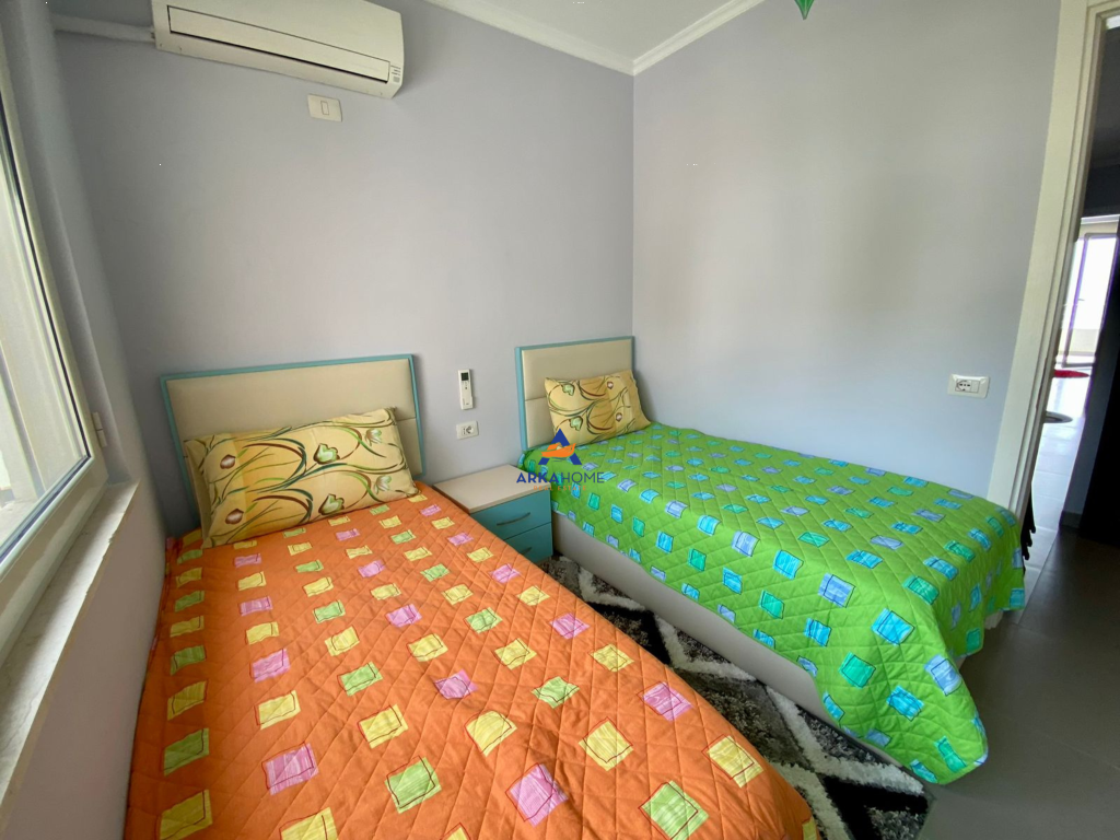 VENDESI APPARTAMENTO 2+1+2+BALCONE "DURRES" 300.000 EURO