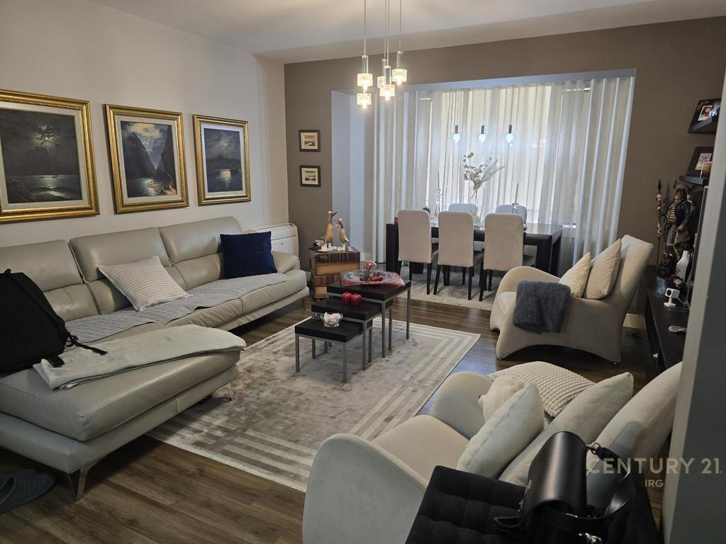 Apartment 3+1+2 for sale in the Blloku area