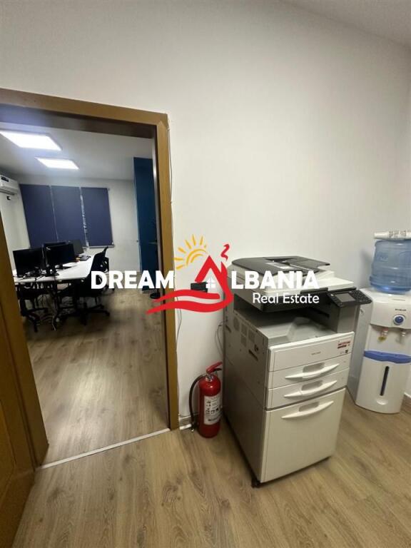 Zyrë me qira në Rrugën Brigada VIII, Bllok (ID 42611387)