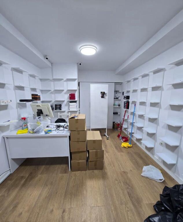 🏢 Shop for sale – Willson Square, Tirana