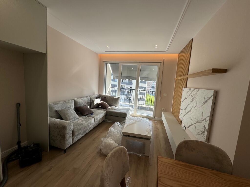Jepet me qera Apartament 1 +1  I mobiluar dhe pabanuar  Adresa : Don Bosko Trio Tower  Rezidenc  Kati 6  Cmimi 550 mij lek