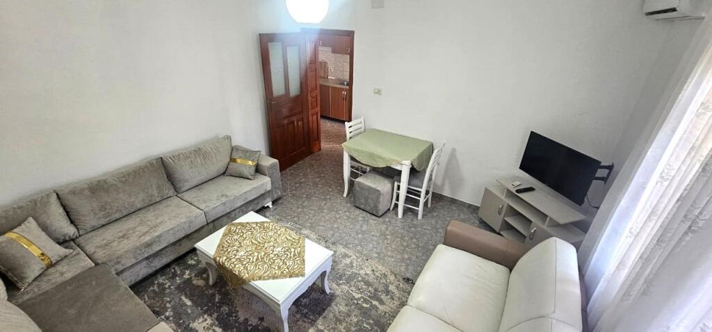 Affittasi ingresso 1+1 arredato in Via Kavaja