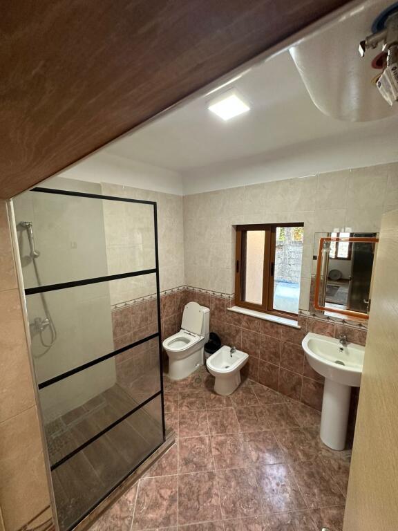 Shtepi private kati 2 /  2+1 ne Kombinat