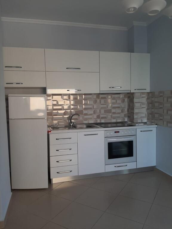 OFFICE FOR RENT 98M2 CENTER 80,000 LEKE