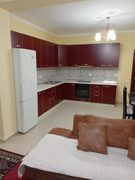 Jepet me qera apartamenti 2+1+2 ne Astir 50.000 Leke