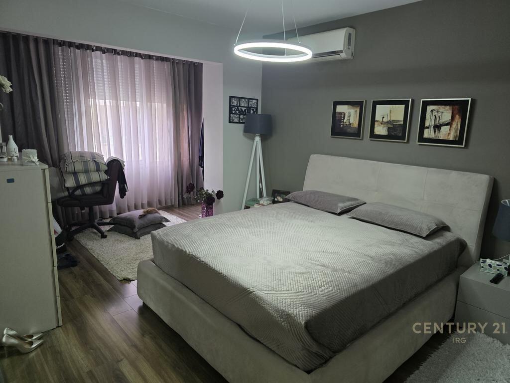 Apartment 3+1+2 for sale in the Blloku area