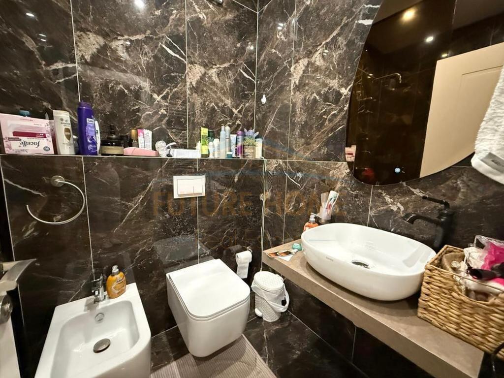 SHITET APARTAMENT 2+1 TEK KOMPLEKSI ASL, OXHAKU, TIRANE.