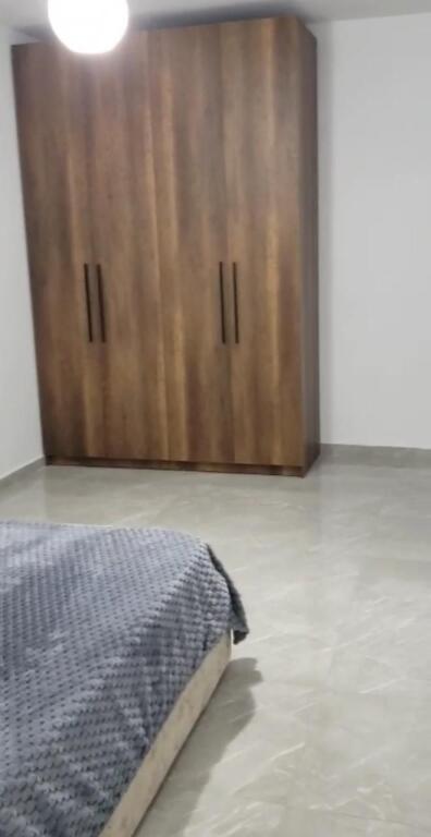 Affittasi appartamento 2+1, Shkoze vicino alla scuola elementare Androkli Kostollari 550 mila lek